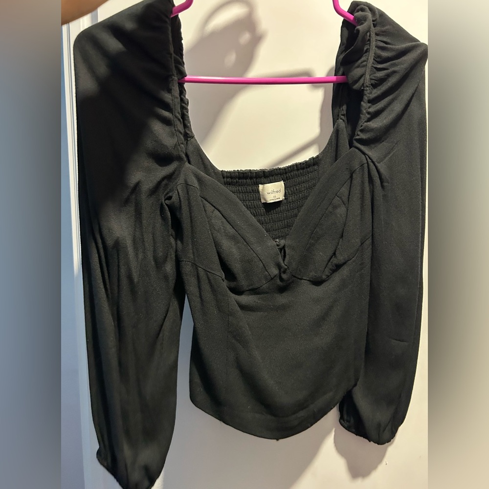LIKE NEW - Aritzia Novella Blouse size XS
